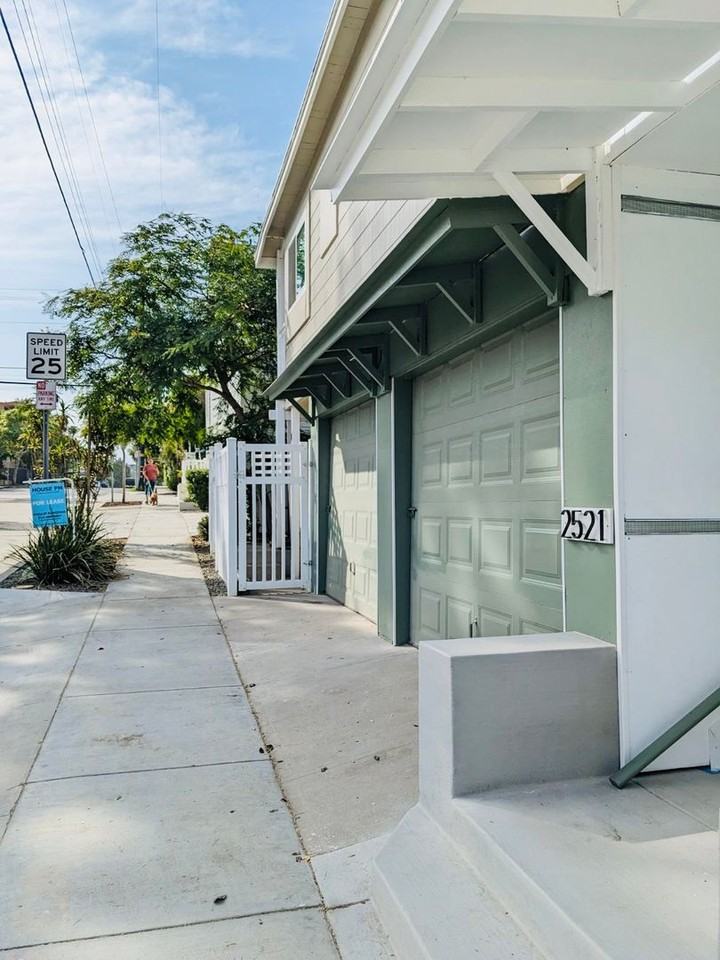 2521 Seaview Ave - Photo 2 of 26