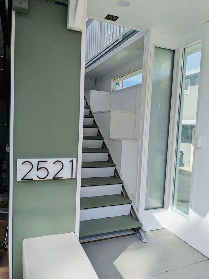 2521 Seaview Ave - Photo 5 of 26