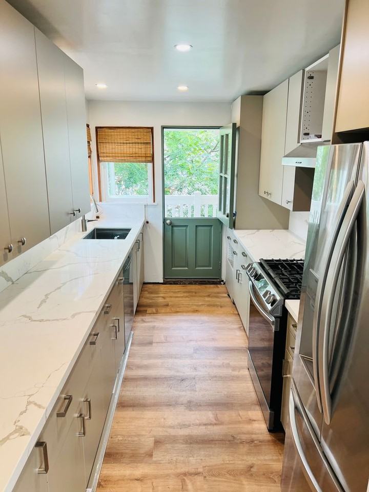 2521 Seaview Ave - Photo 6 of 26