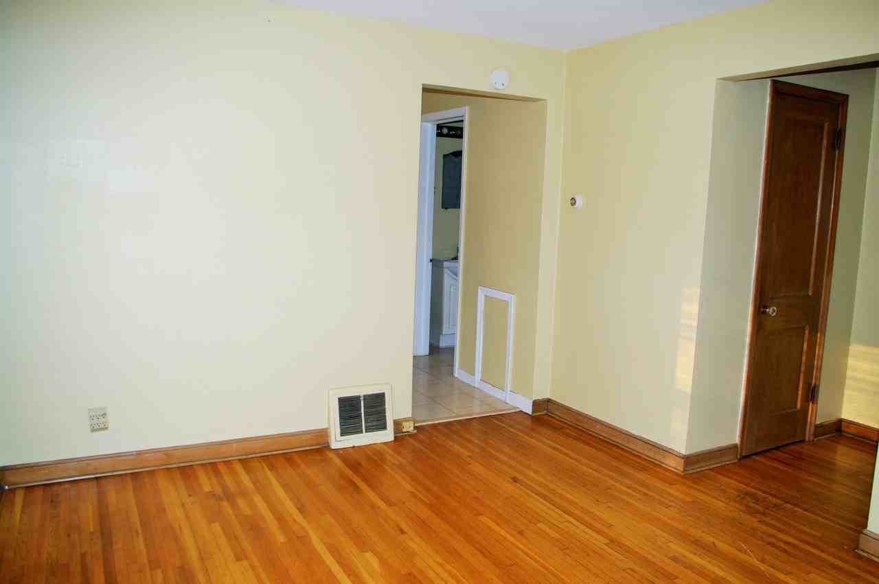 551 Michigan St - Photo 3 of 12