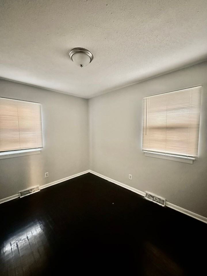 8349 Brooklyn Ave - Photo 3 of 5