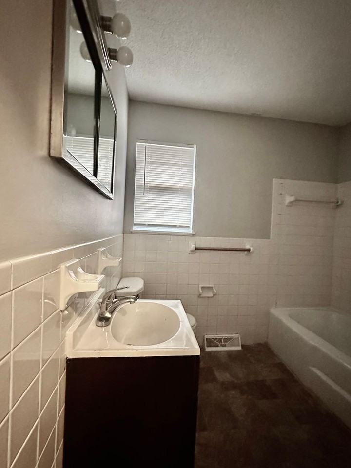 8349 Brooklyn Ave - Photo 5 of 5