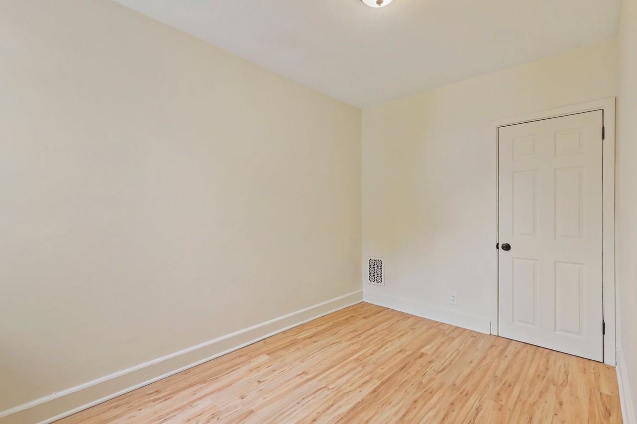 1315 Berryhill St - Photo 2 of 21