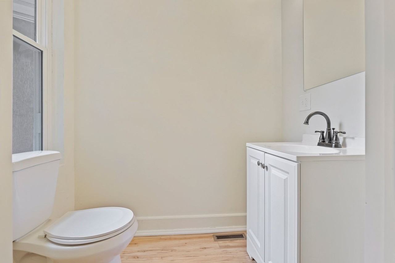 1315 Berryhill St - Photo 3 of 21