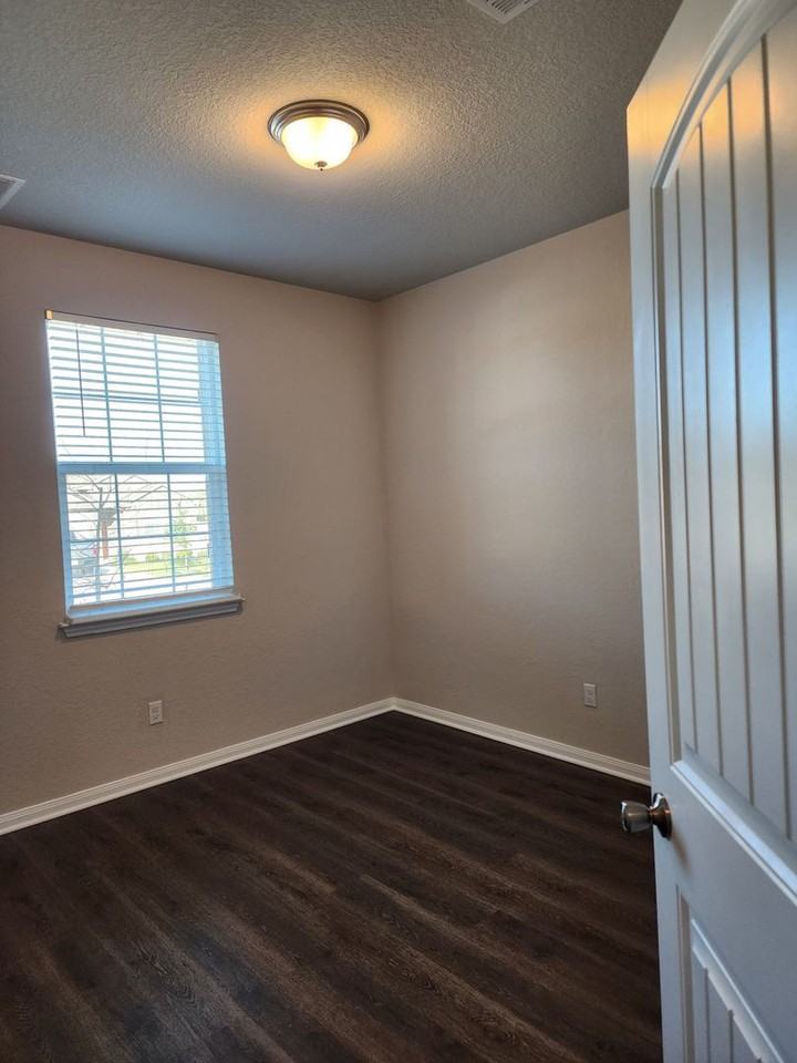 120 Fair Anne Dr - Photo 6 of 35