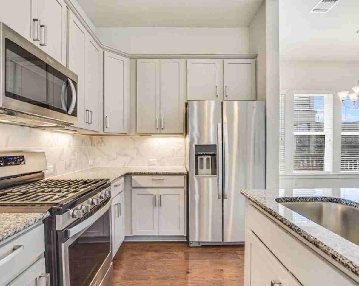 2704 Zach Scott St - Photo 2 of 11