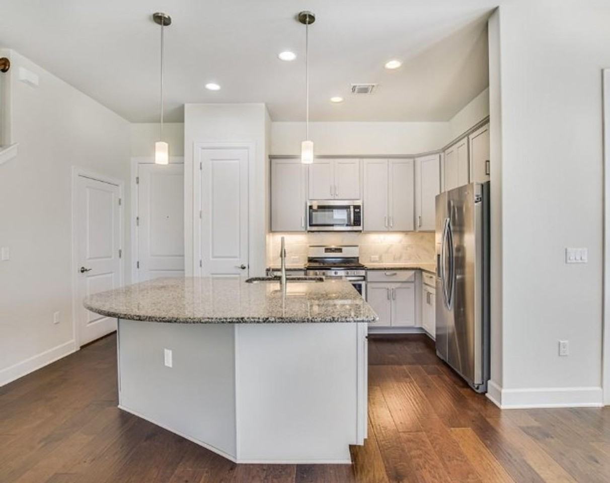 2704 Zach Scott St - Photo 5 of 11