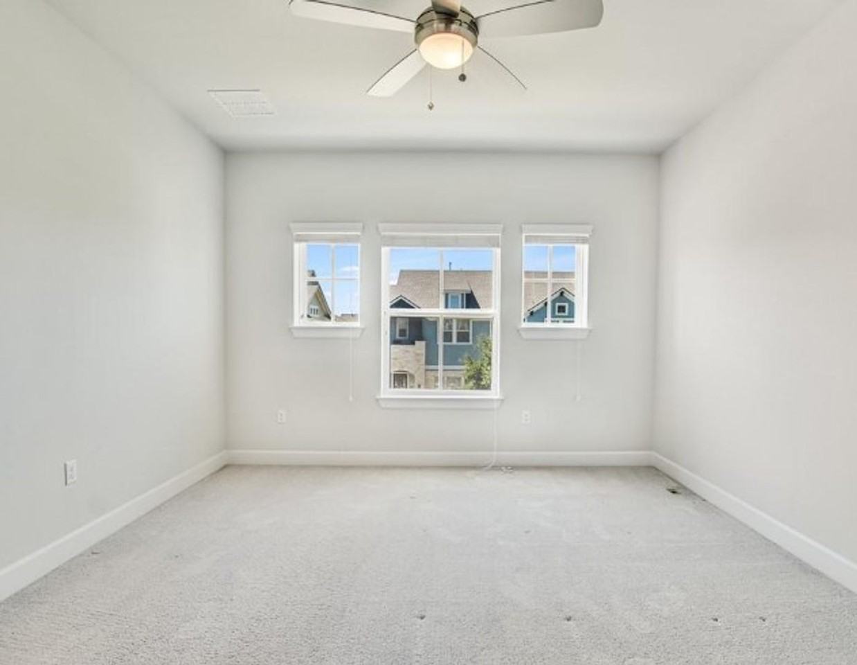 2704 Zach Scott St - Photo 7 of 11