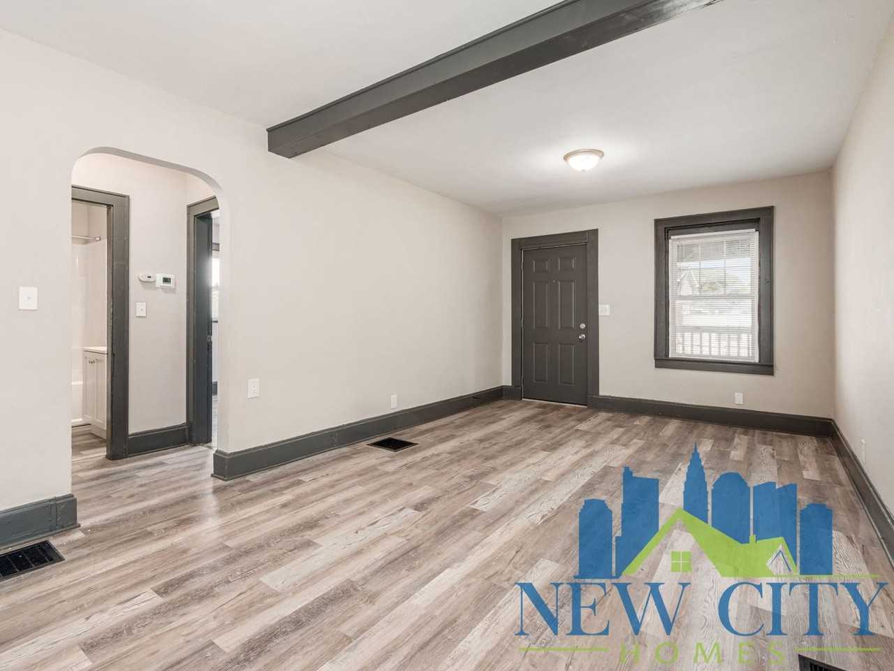 1385 Sullivant Ave - Photo 2 of 17