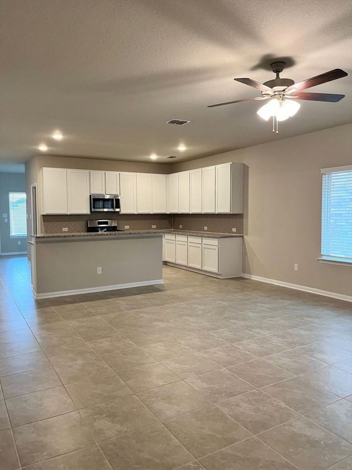 9223 Grand Western - Photo 4 of 17