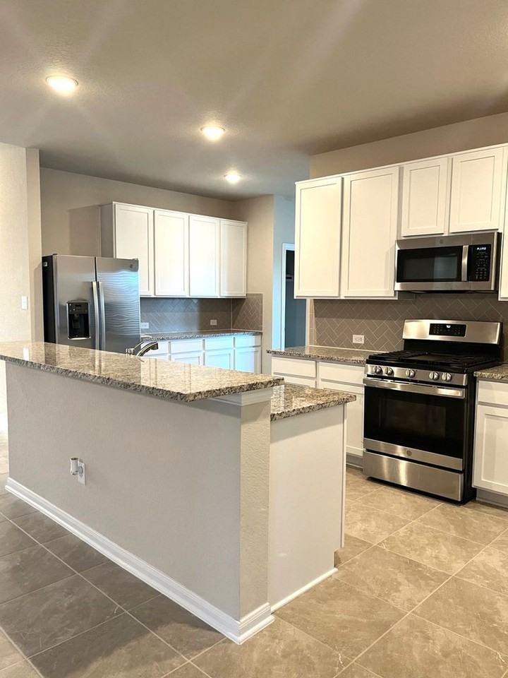 9223 Grand Western - Photo 5 of 17