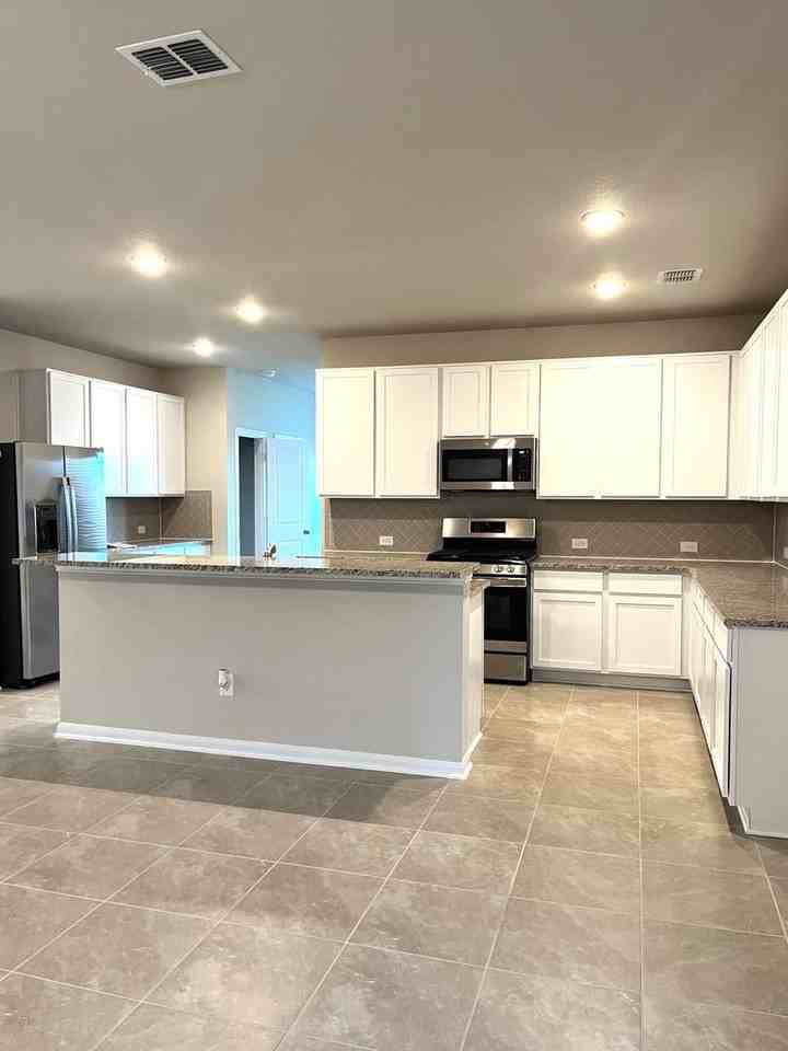 9223 Grand Western - Photo 6 of 17