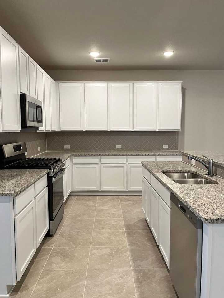 9223 Grand Western - Photo 7 of 17