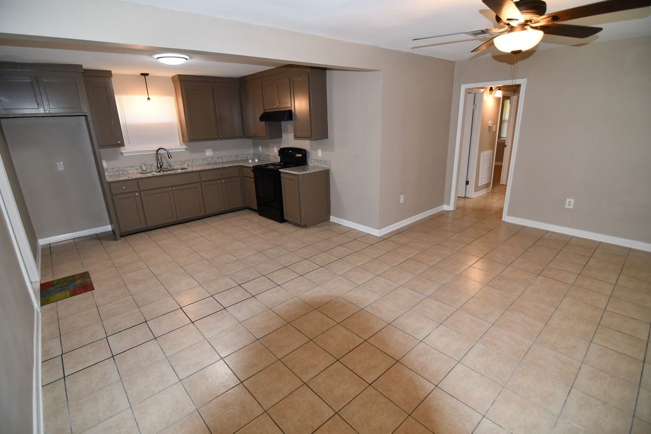 11965 Troy St - Photo 6 of 29