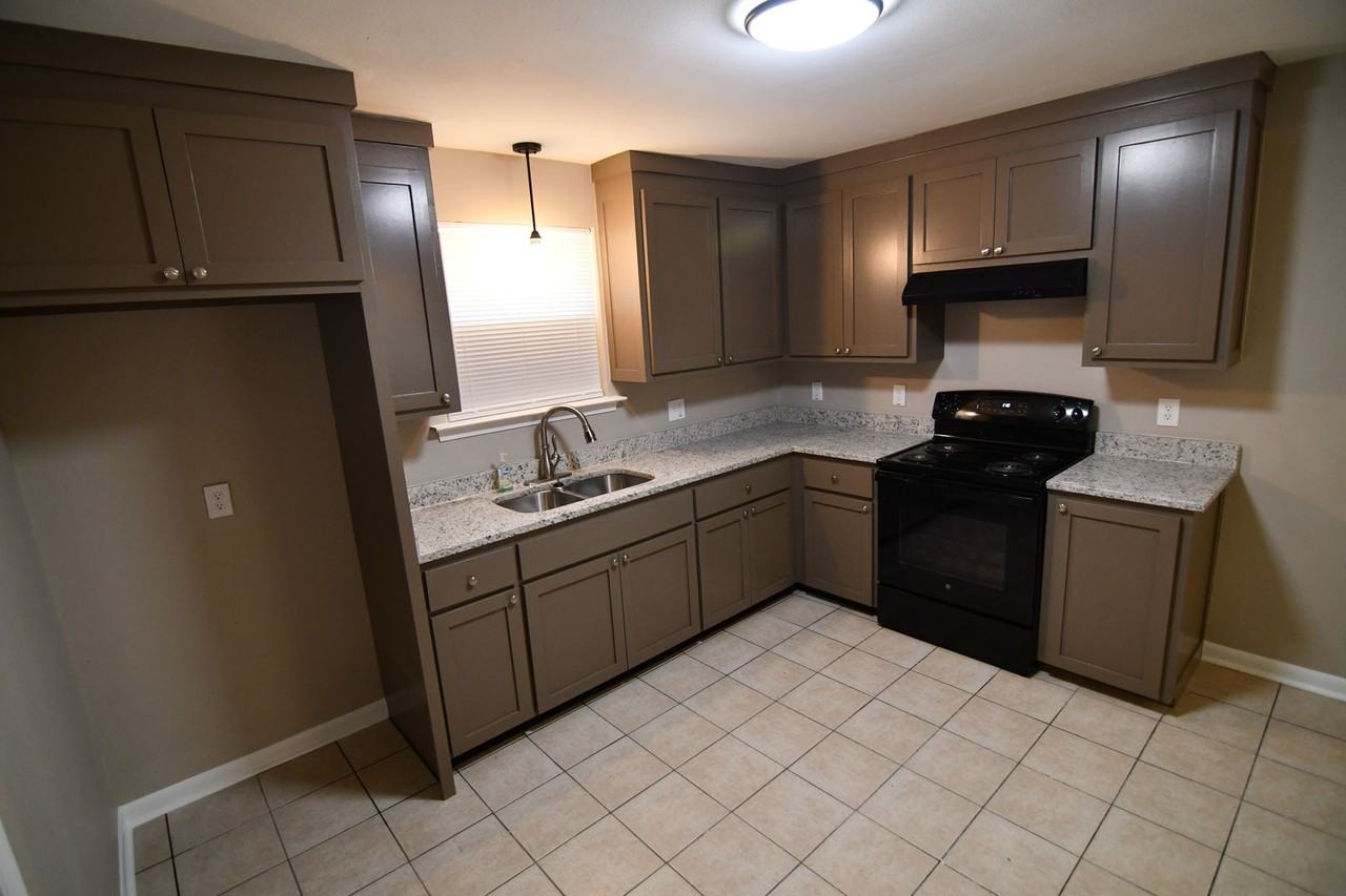 11965 Troy St - Photo 7 of 29