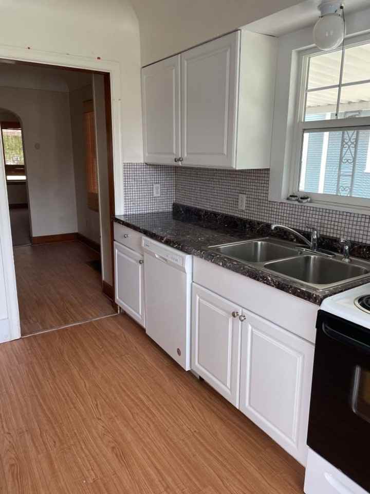 1925 8th Ave - Photo 2 of 31