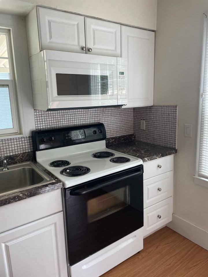 1925 8th Ave - Photo 4 of 31