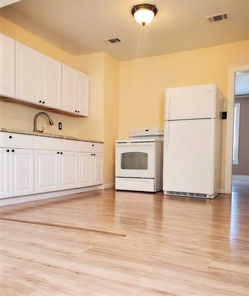 3903 W Gadsden St - Photo 3 of 8