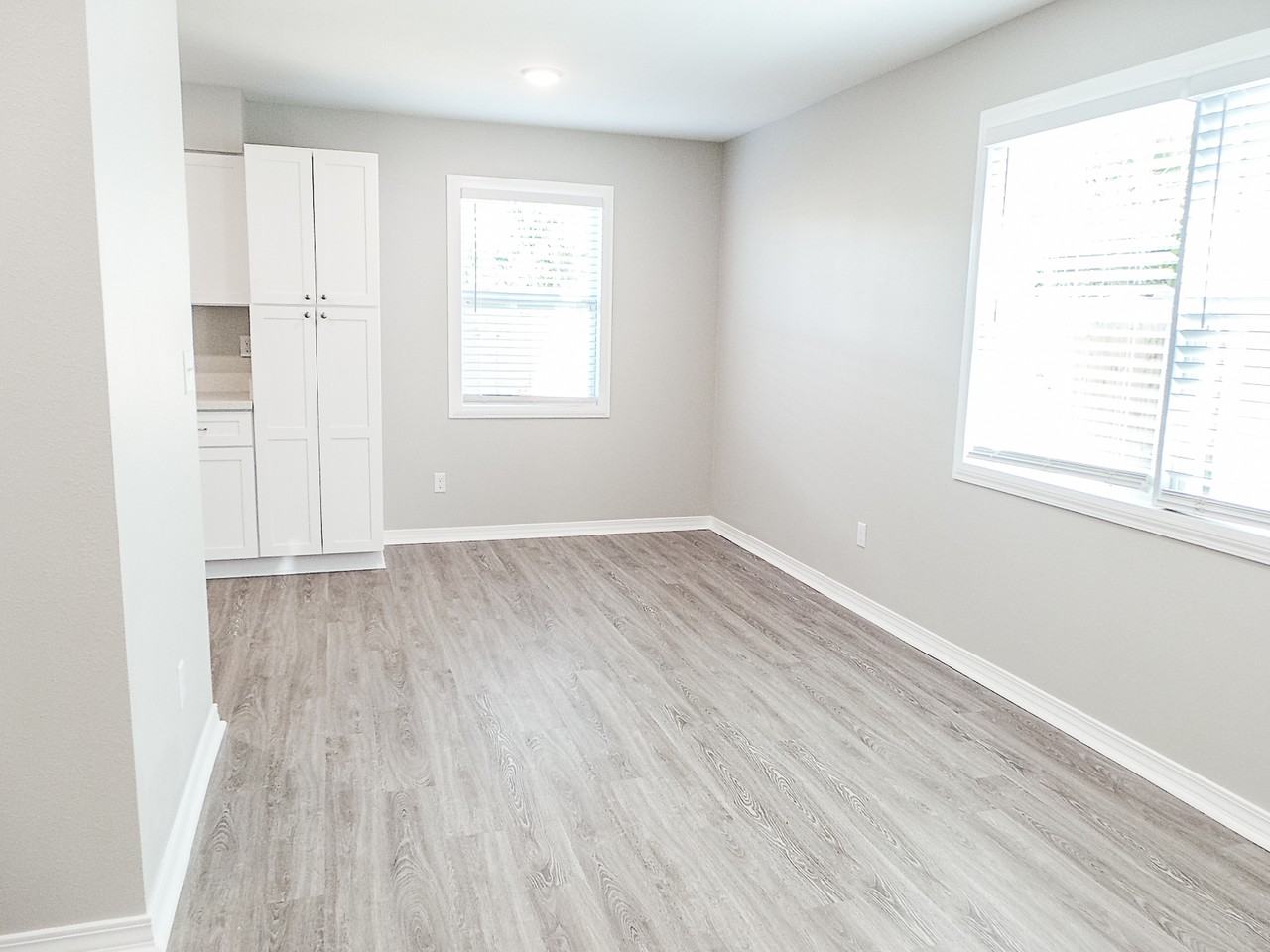 723 S Berthe Ave #222 - Photo 3 of 11