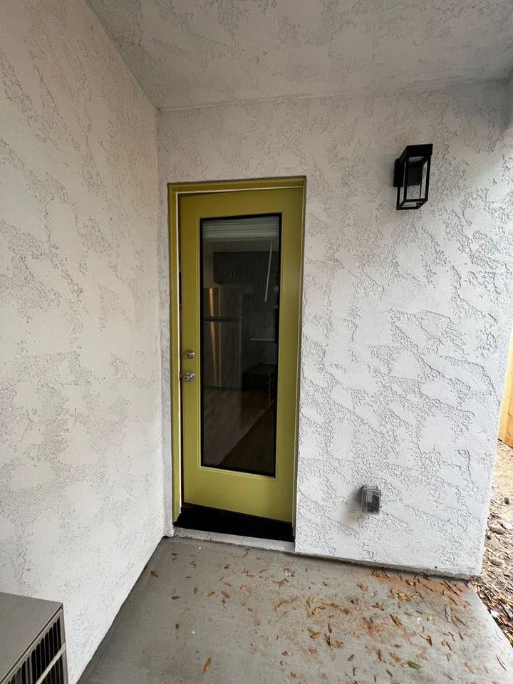 5050 54th St - Photo 6 of 15