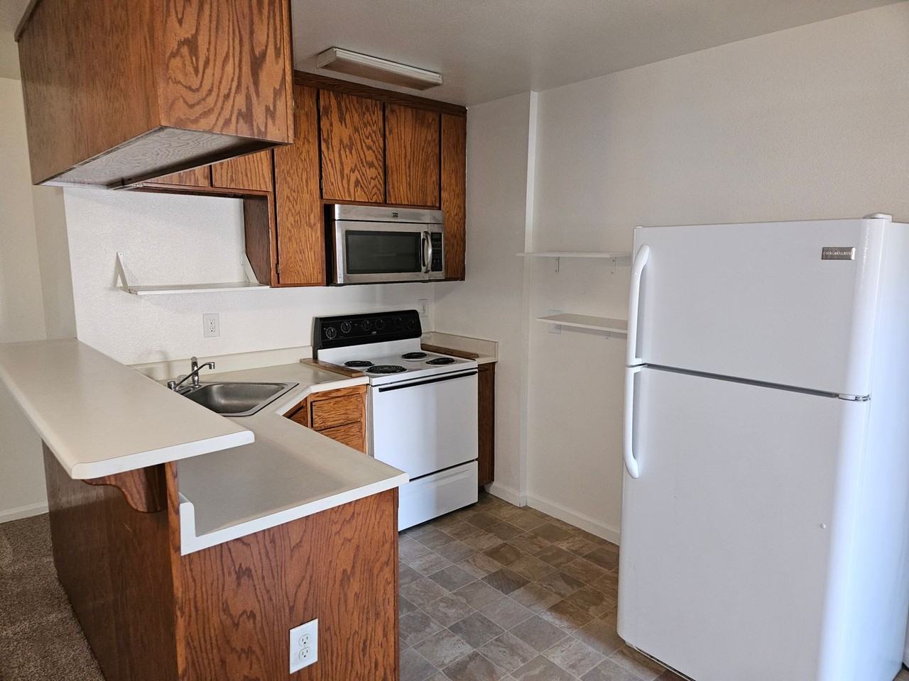 1703 Kenyon Dr - Photo 3 of 11