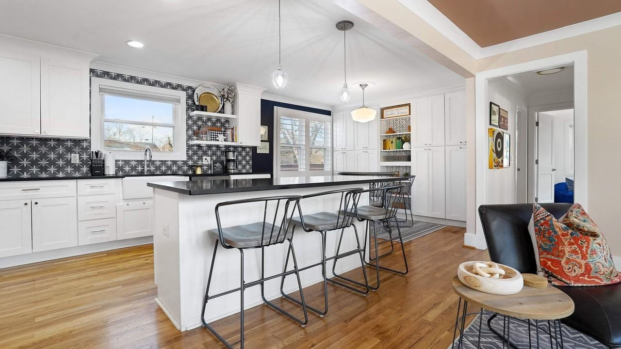 307 Avondale Dr - Photo 4 of 30