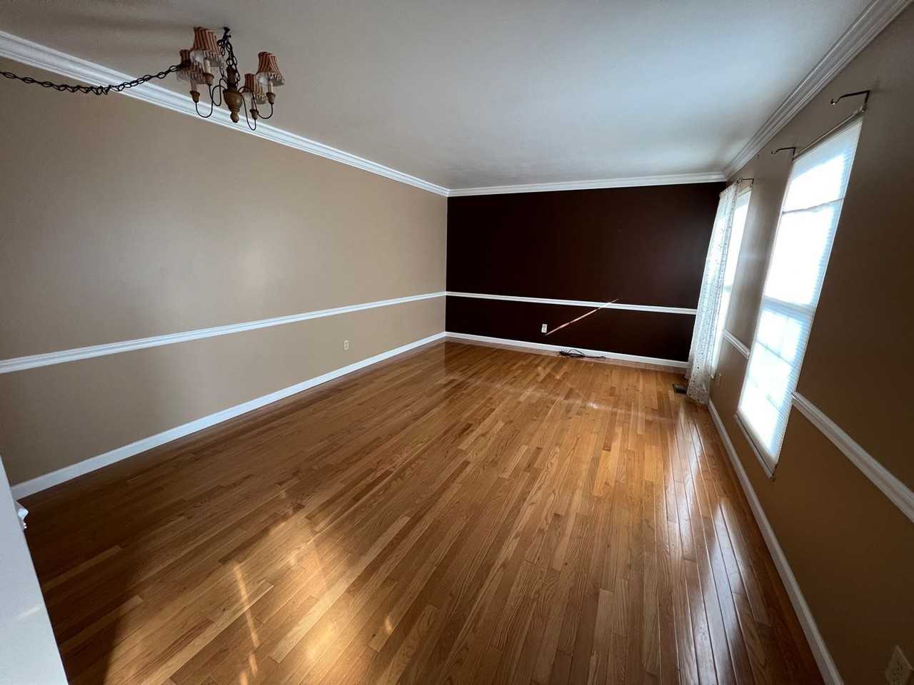 15605 Highcroft Dr - Photo 2 of 23