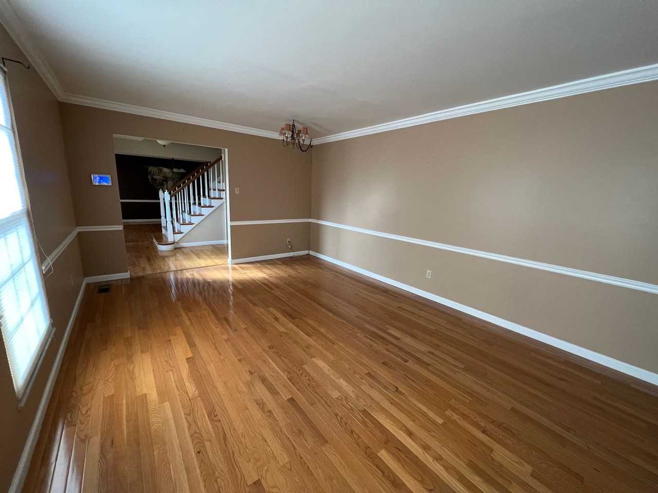 15605 Highcroft Dr - Photo 4 of 23