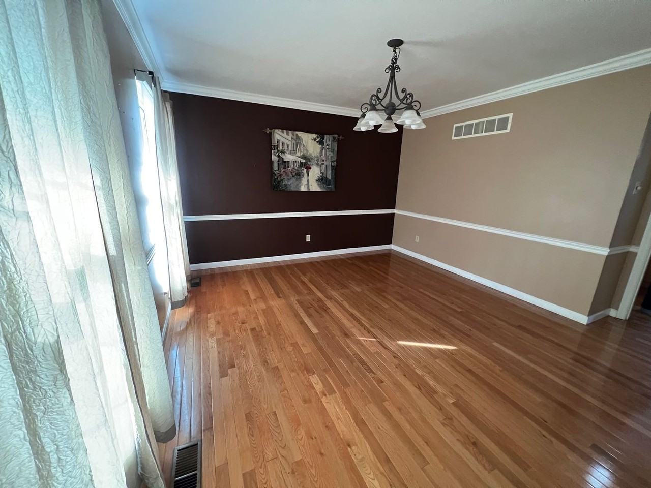 15605 Highcroft Dr - Photo 5 of 23