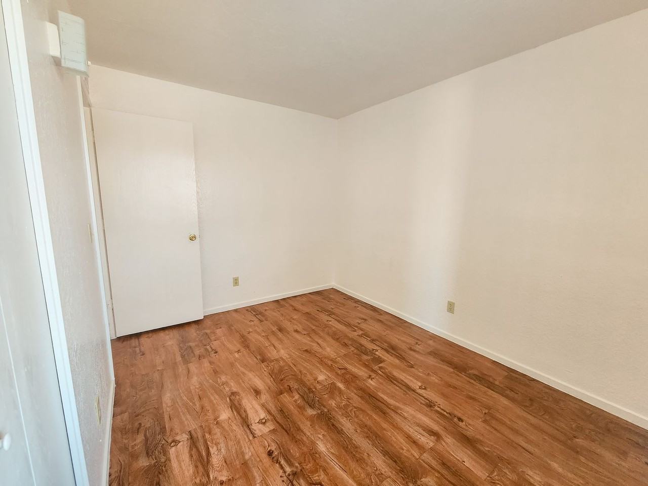 1622 N Beverly Ave #24 - Photo 5 of 10