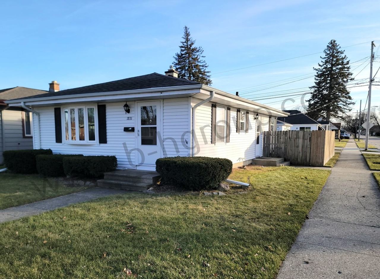 1831 25th St - Photo 2 of 34