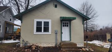 featured image of 1008 1st Place Northeast