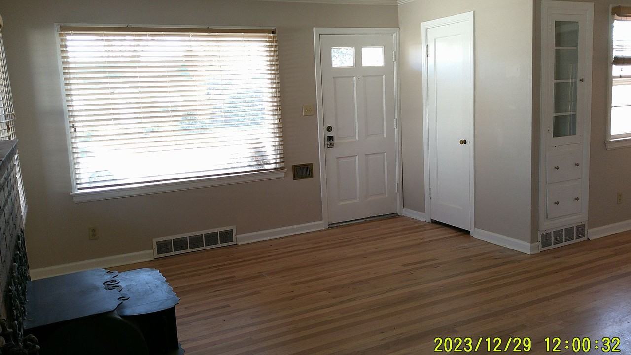 1615 S Longmont Ave - Photo 2 of 21