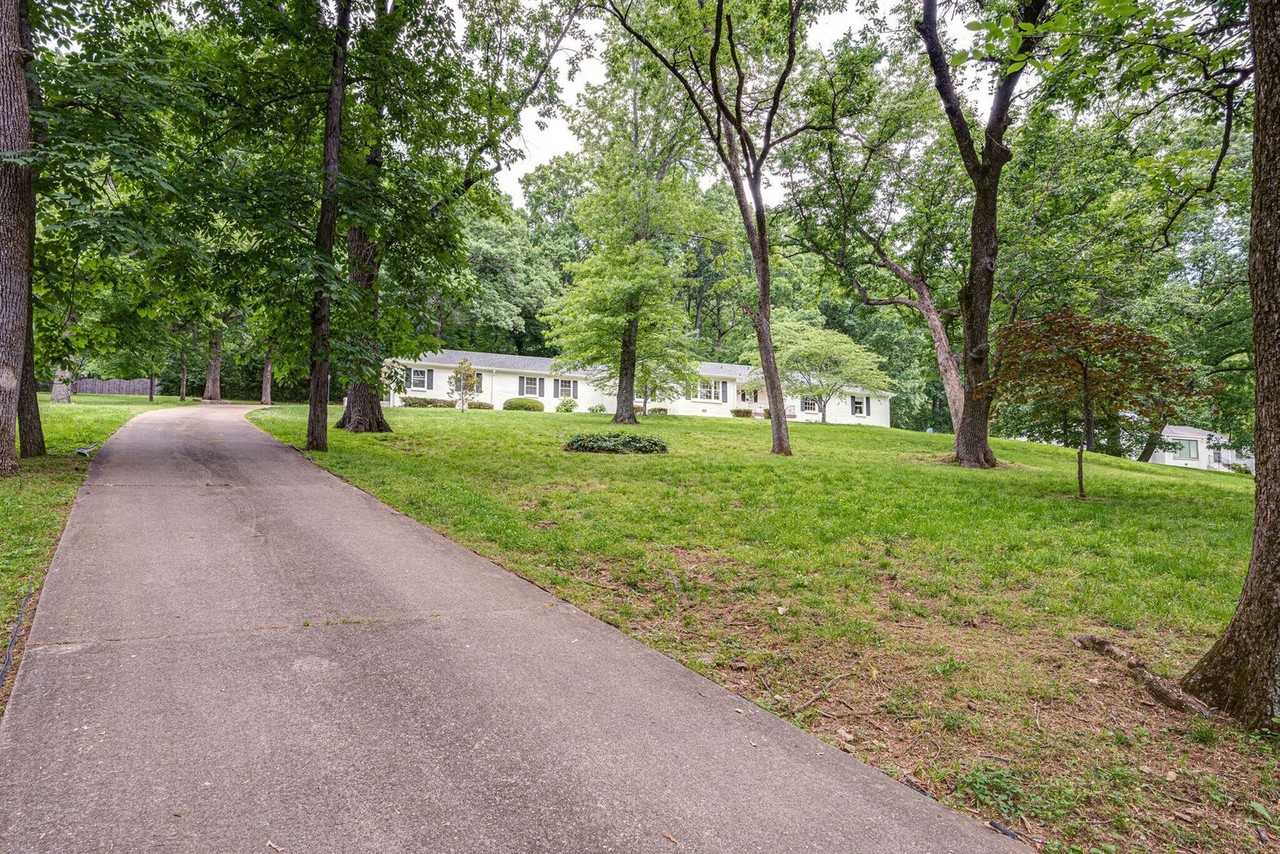 6006 Hickory Valley Rd - Photo 2 of 36