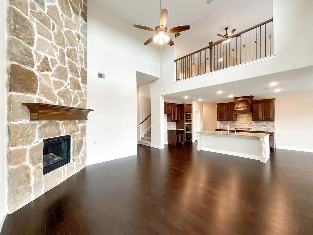 1702 Veneto Dr - Photo 2 of 38