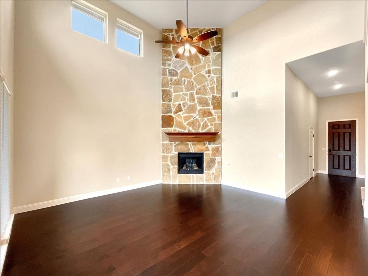1702 Veneto Dr - Photo 3 of 38