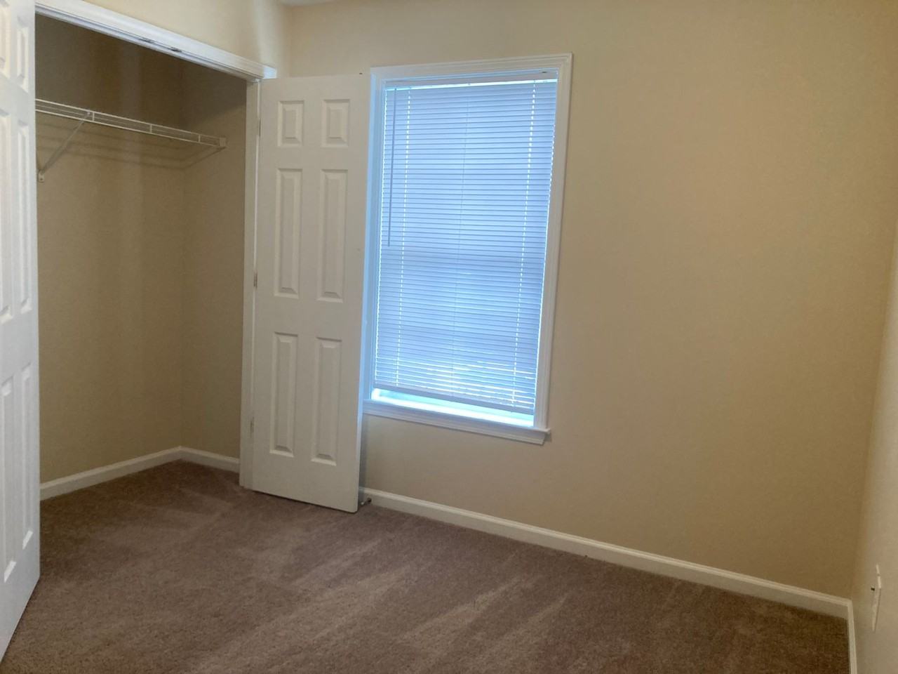 109 Kestrel Ct - Photo 7 of 39