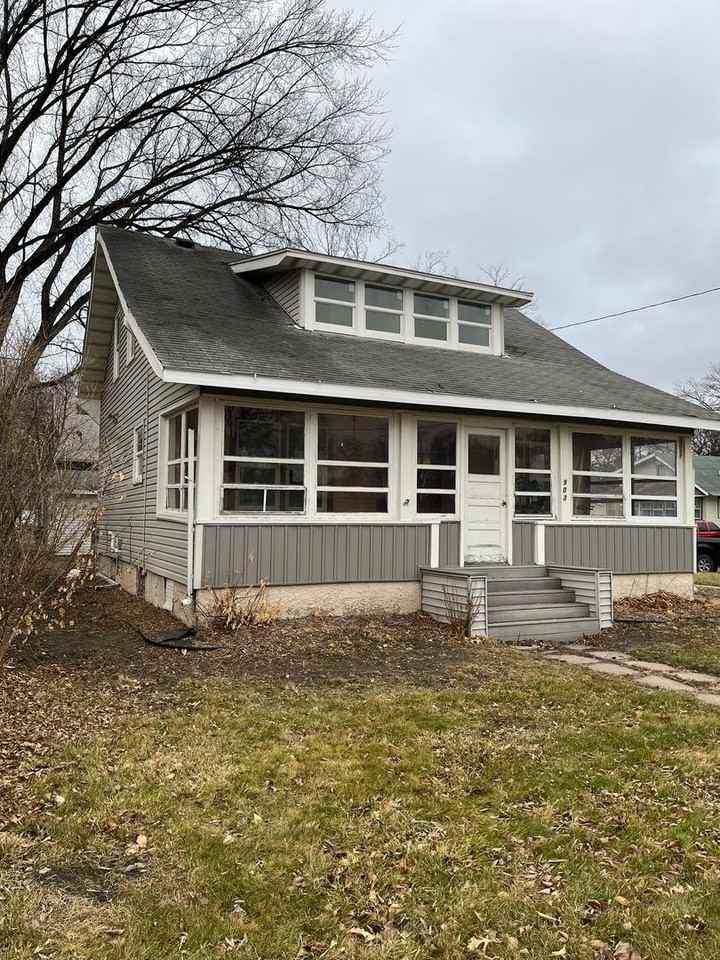 903 10th St N - Photo 3 of 19