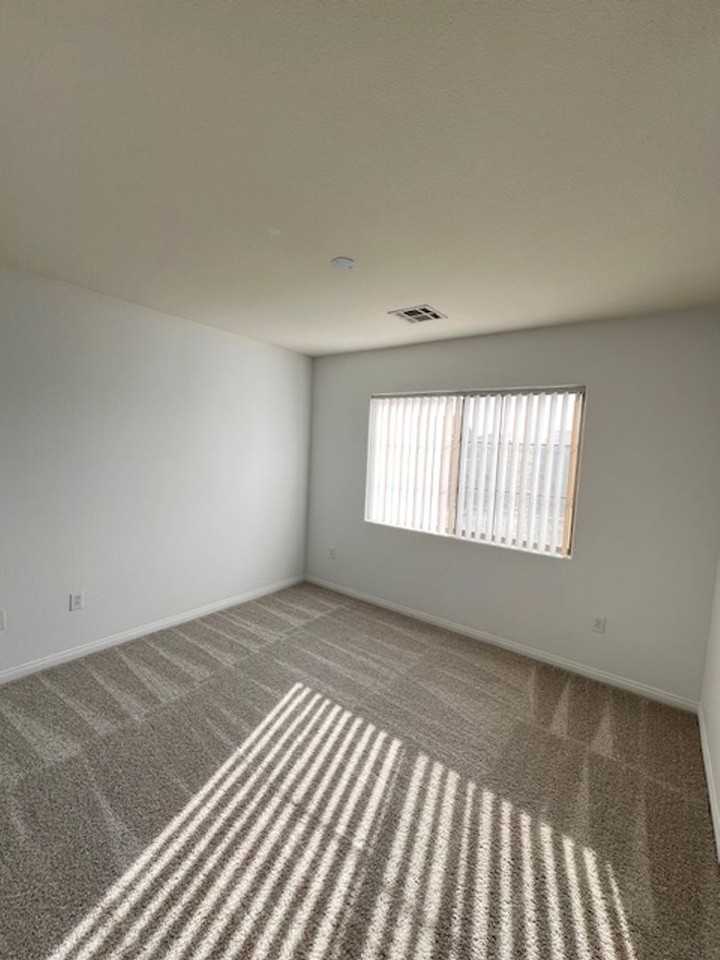 5473 Tinker Toy Ave - Photo 7 of 18