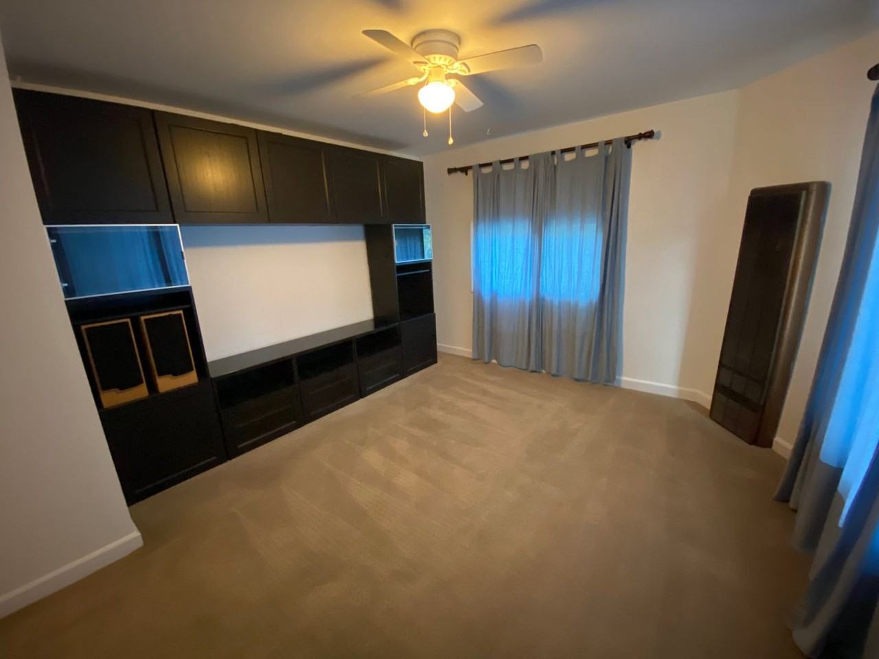 75 Surrey St - Photo 2 of 26