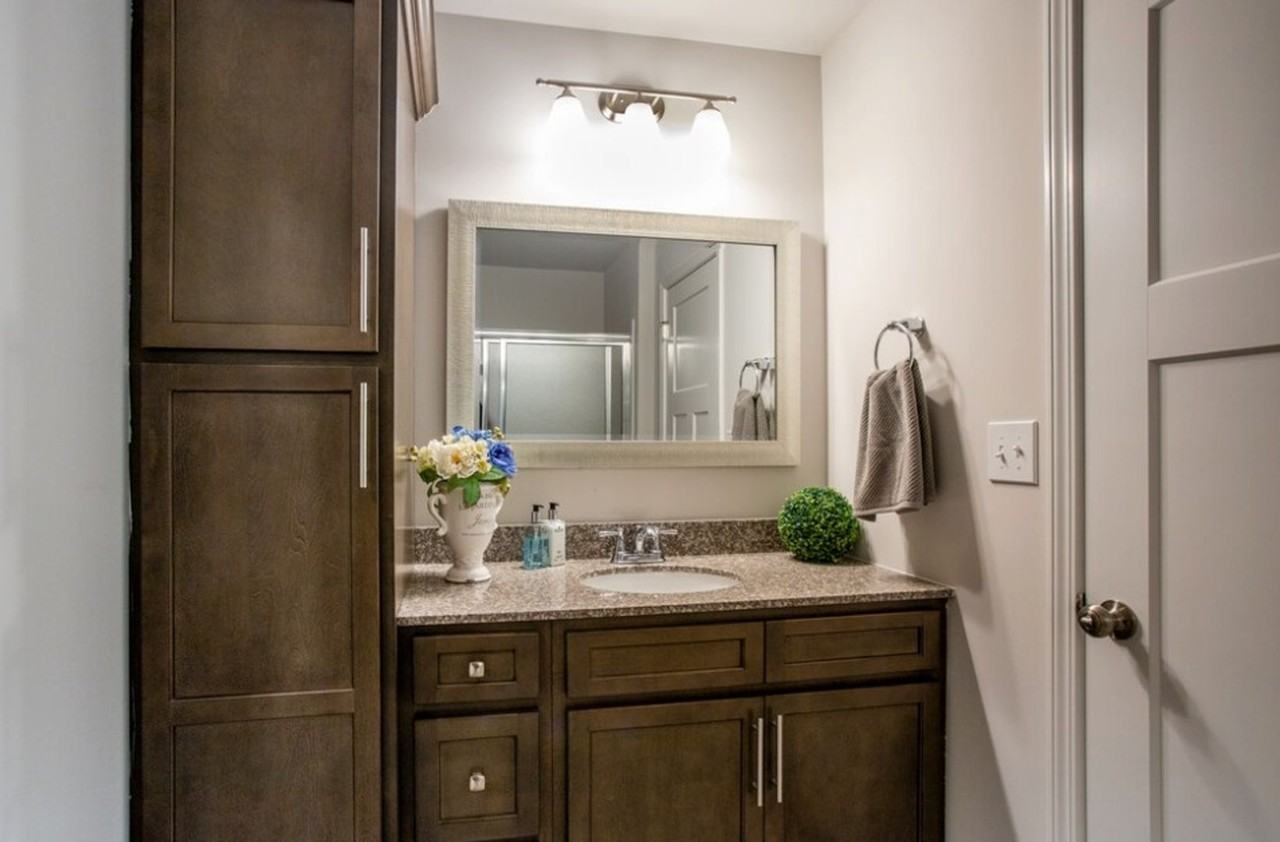 916 W Creek Ln - Photo 3 of 20