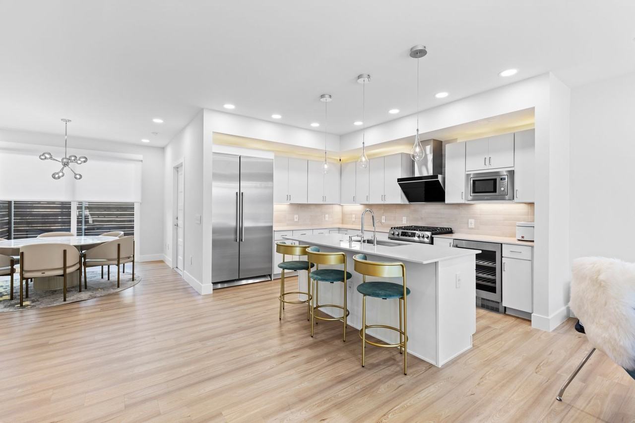 3304 Sw 49th Ter - Photo 2 of 37