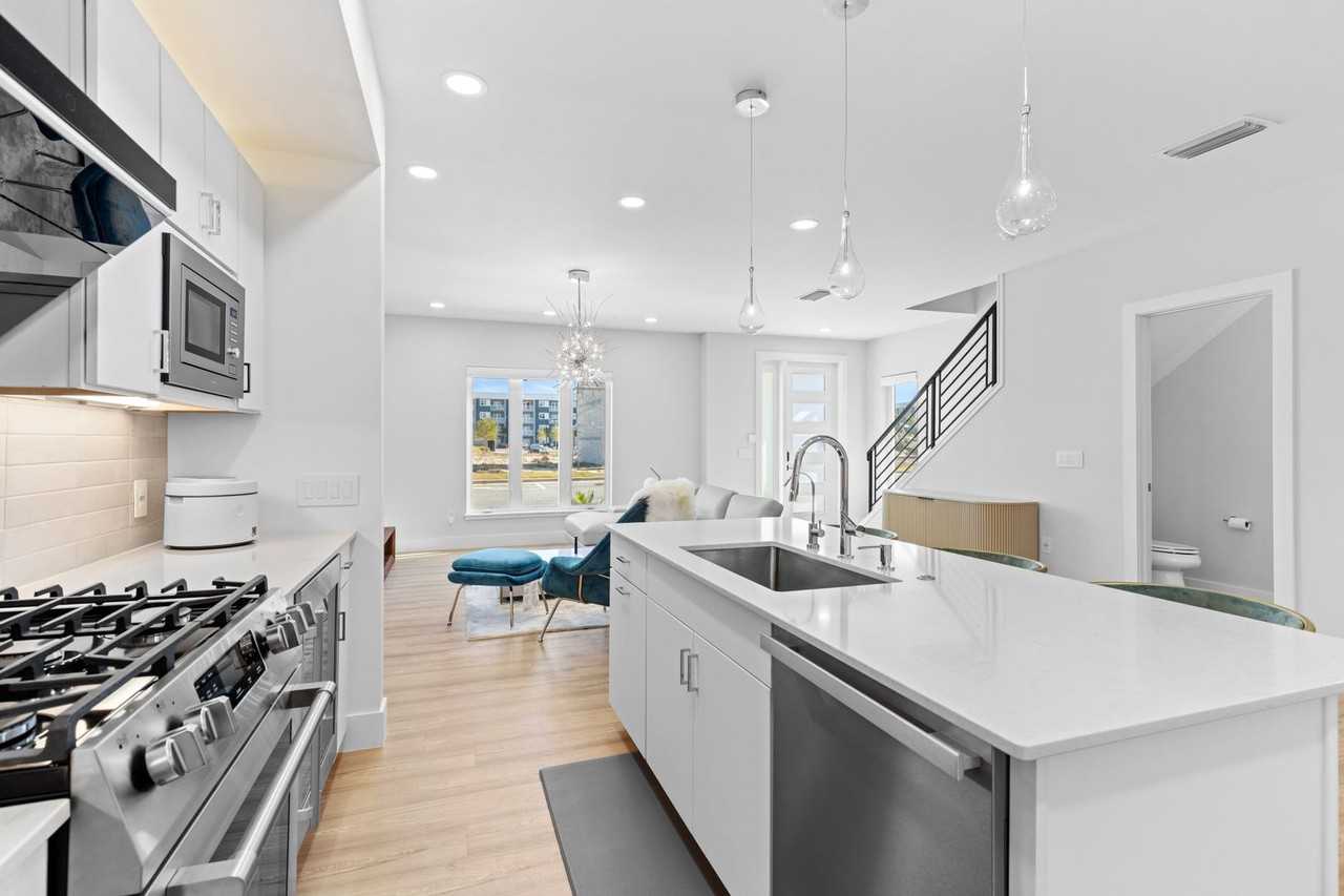 3304 Sw 49th Ter - Photo 7 of 37