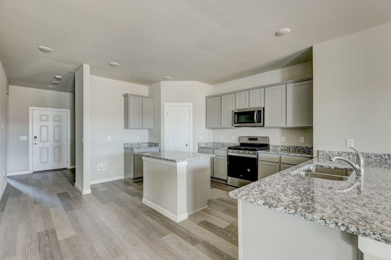 10508 Sw 41st St - Photo 3 of 16