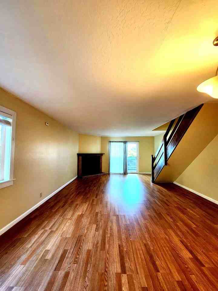432 Tewksbury Ave - Photo 3 of 32