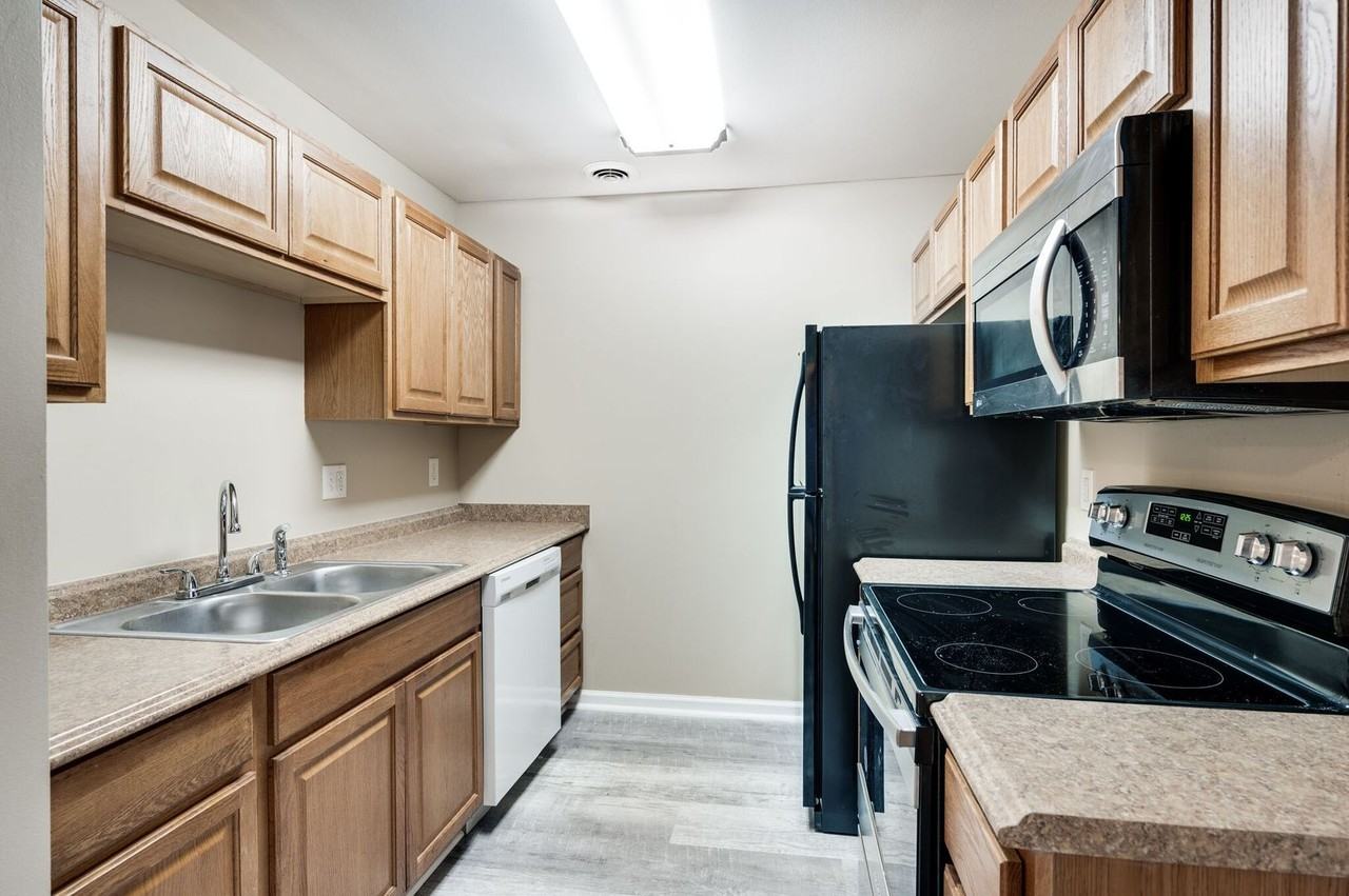 423 Plantation Ct - Photo 3 of 33