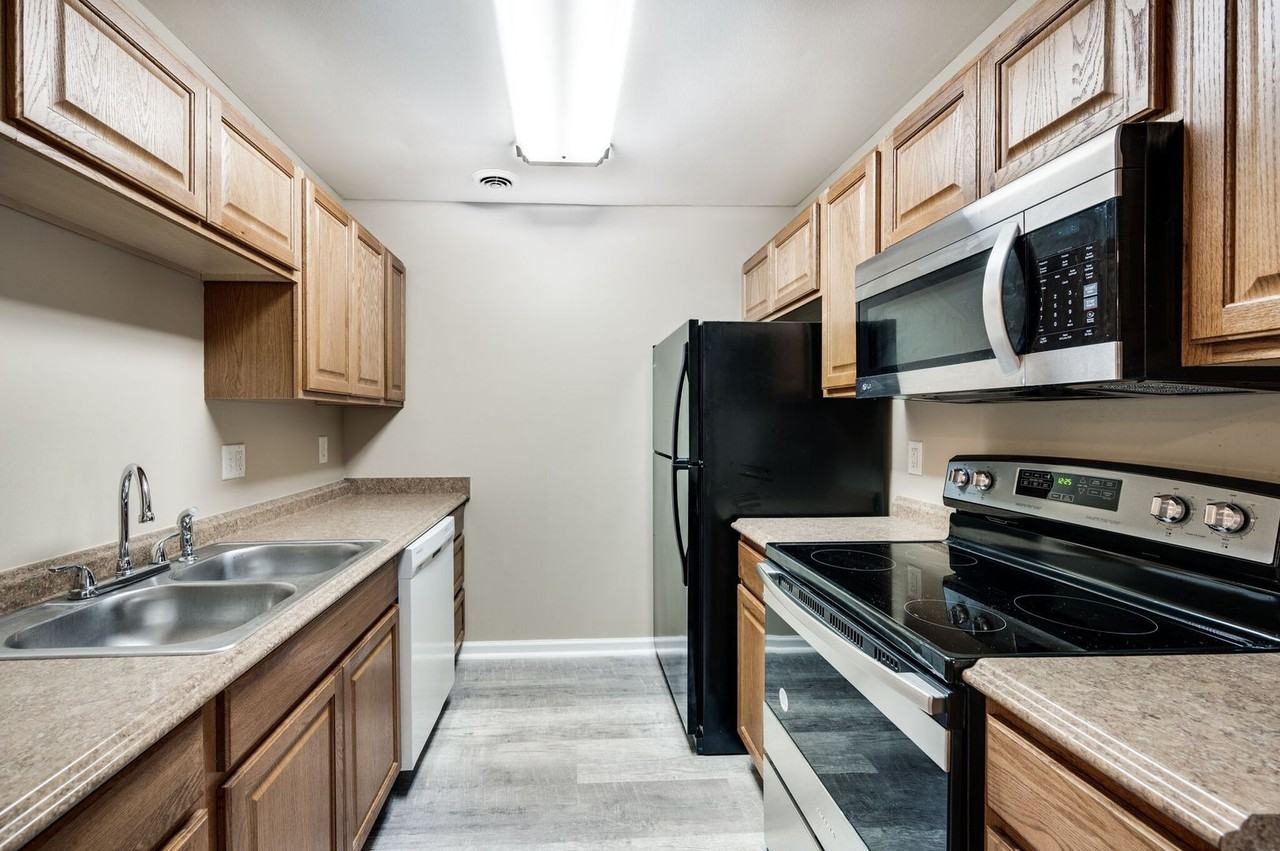 423 Plantation Ct - Photo 4 of 33