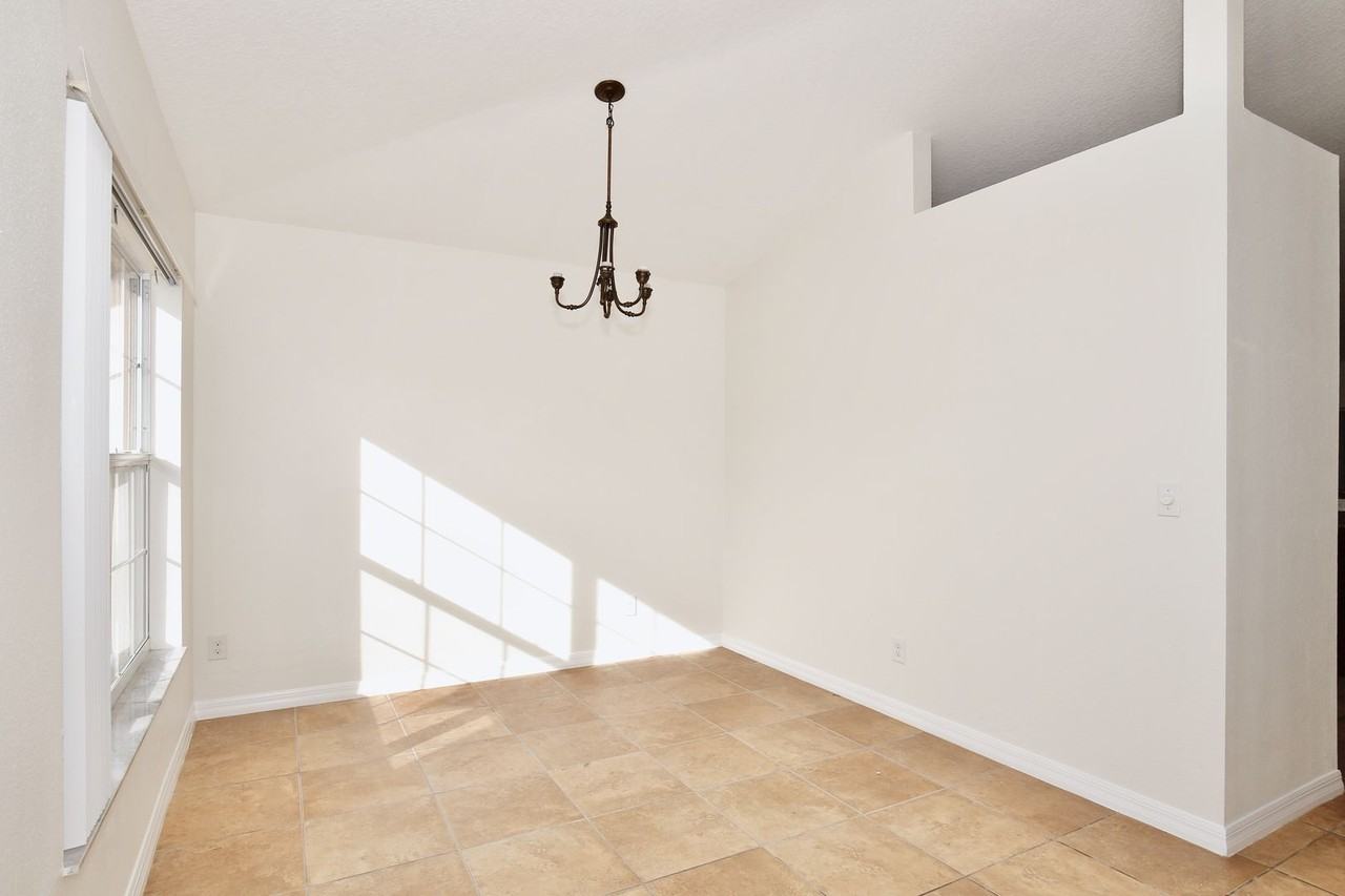 523 Vizcay Way - Photo 3 of 23