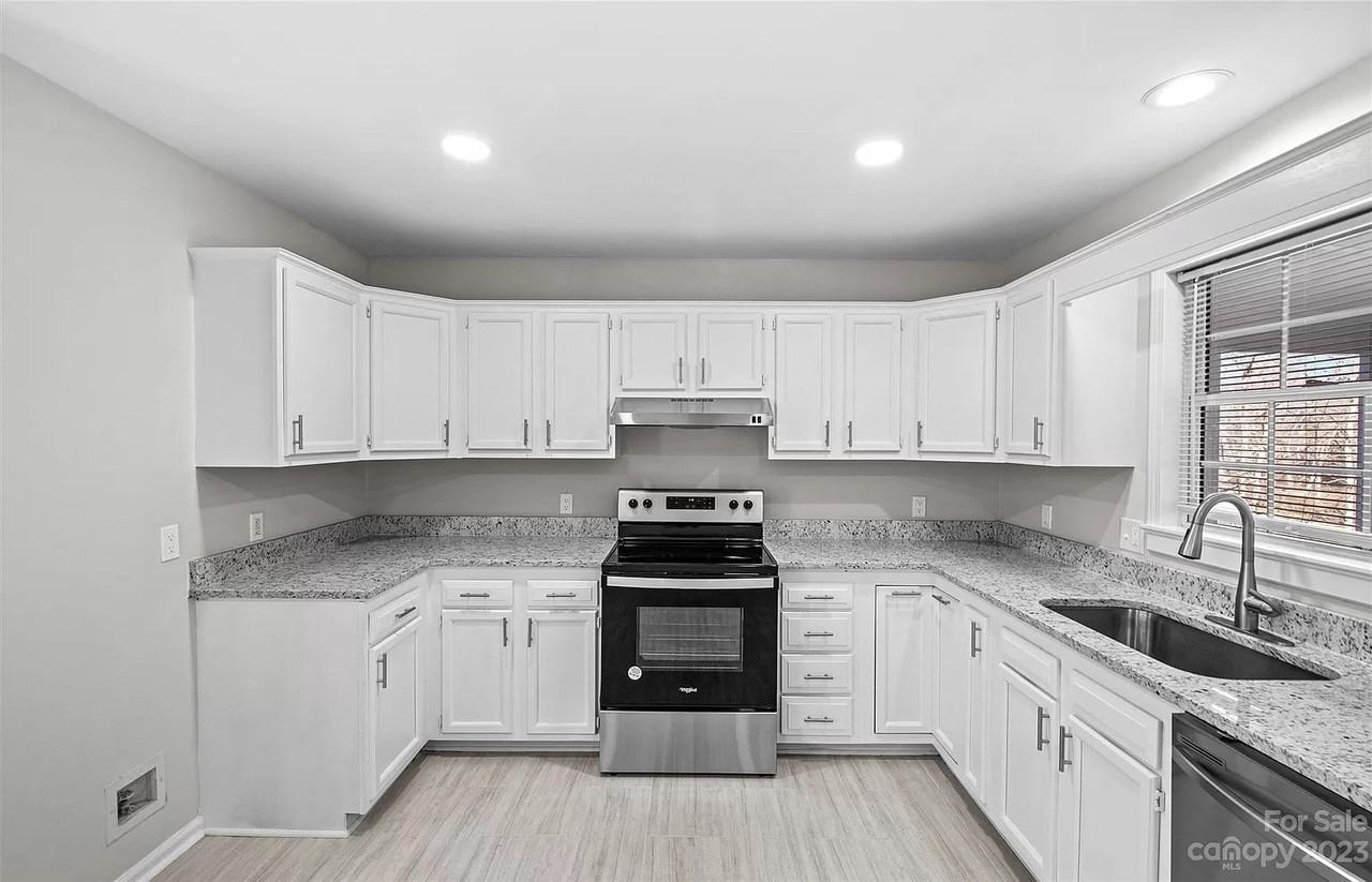 98 Wilson St Ne - Photo 3 of 30