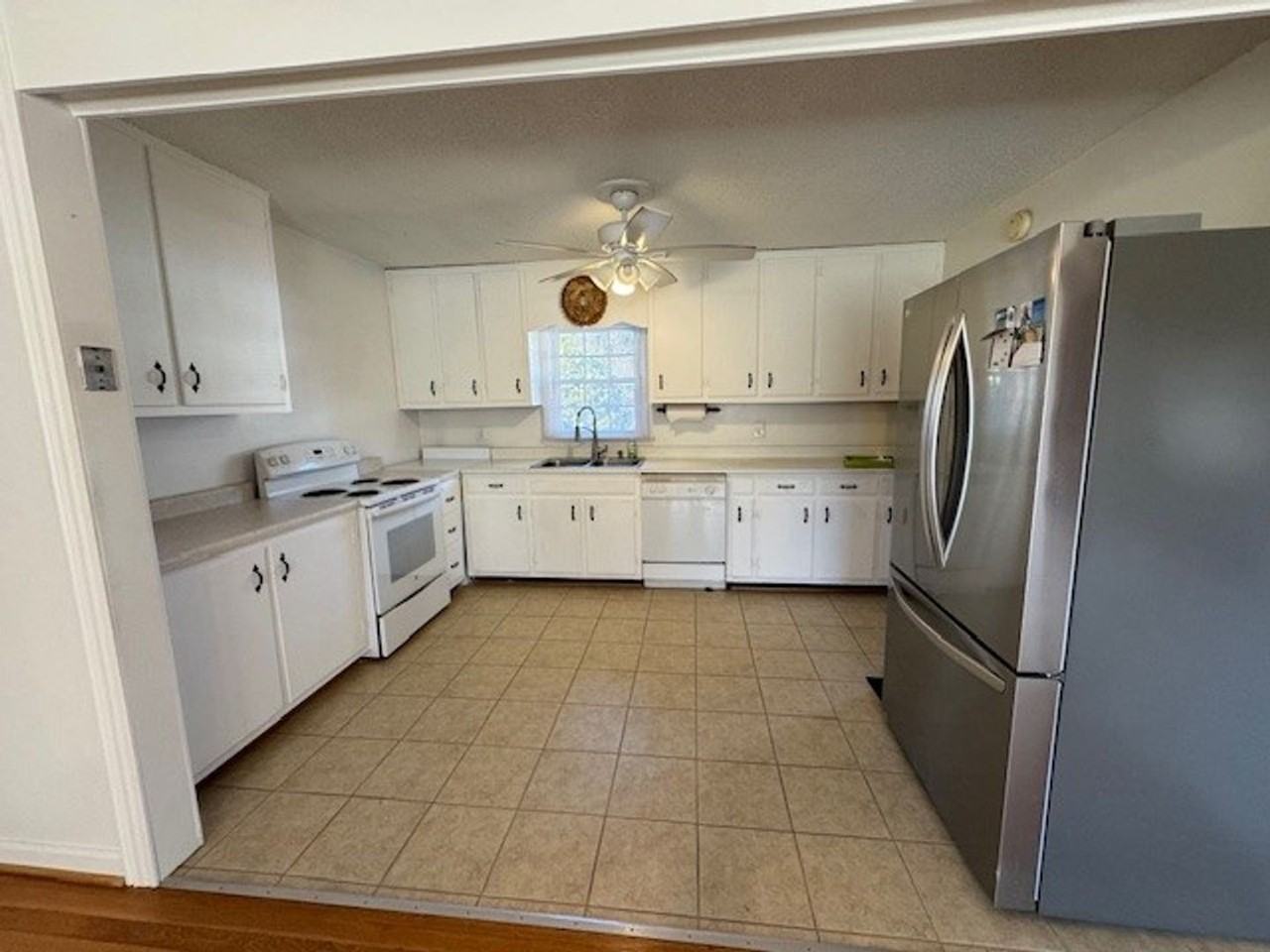 2527 Pleasant Ridge Rd - Photo 2 of 7